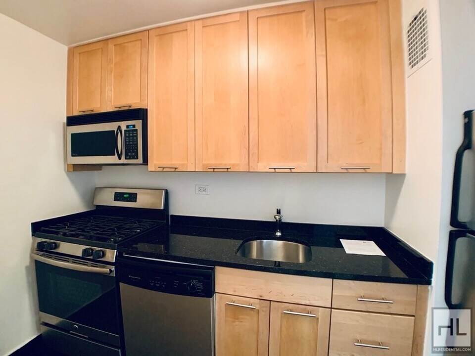 EAST 49 STREET, Unit 1H in New York, NY - Building Photo