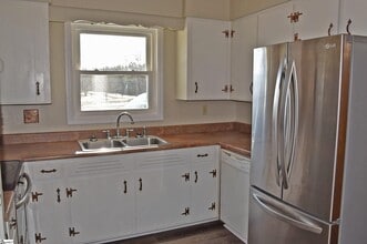 143 N Hwy 101 in Landrum, SC - Building Photo - Building Photo