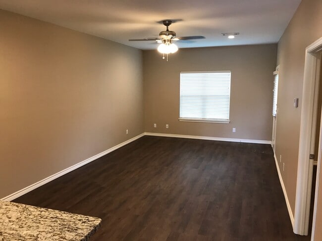 604 Pecan Ct, Unit 604 in Paris, TX - Building Photo - Building Photo