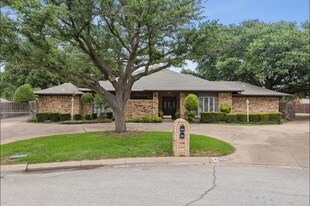 4854 Starcrest Ct in Fort Worth, TX - Building Photo