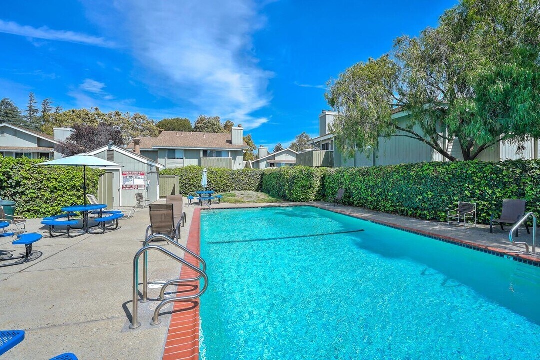 311 Caliente Cir in San Leandro, CA - Building Photo