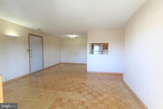 4812 Ravens Crest Dr in Plainsboro, NJ - Building Photo - Building Photo