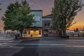 685 Peace Portal Dr, Unit 302 in Blaine, WA - Foto de edificio - Building Photo