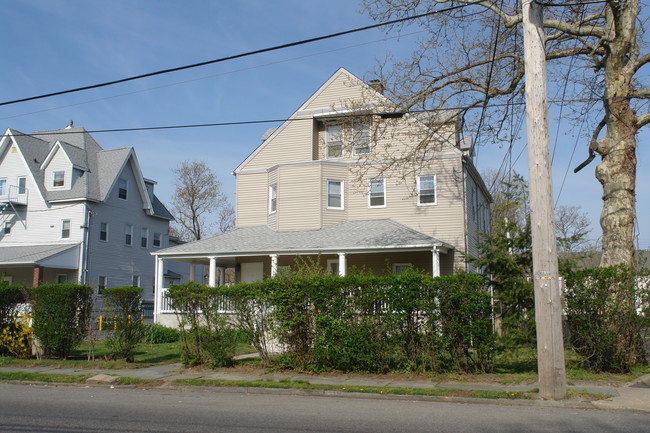 396 2nd Ave in Long Branch, NJ - Foto de edificio - Building Photo