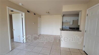 2937 Winkler Ave in Ft. Myers, FL - Building Photo - Building Photo