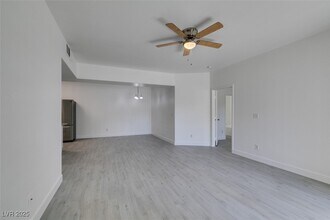 5655 E Sahara Ave in Las Vegas, NV - Building Photo - Building Photo