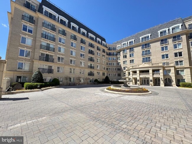 property at 5 Park Pl
