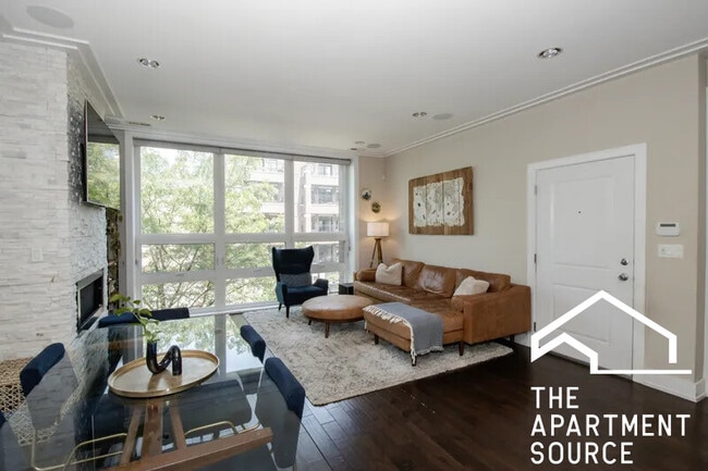 1327 W Grand Ave in Chicago, IL - Building Photo - Building Photo