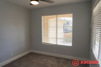 4801 Show Horse Dr in Bakersfield, CA - Building Photo - Building Photo