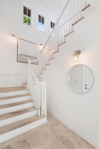 350 Woodcrest Rd in Key Biscayne, FL - Building Photo - Building Photo