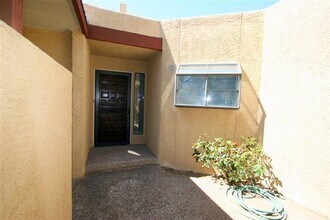 830 Live Oak Rd NE in Albuquerque, NM - Building Photo - Building Photo