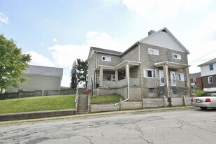 1912 Pallas St, Unit Rear in Braddock, PA - Building Photo