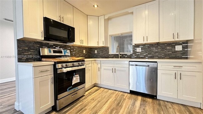 8450 NW 26th St in Sunrise, FL - Building Photo - Building Photo