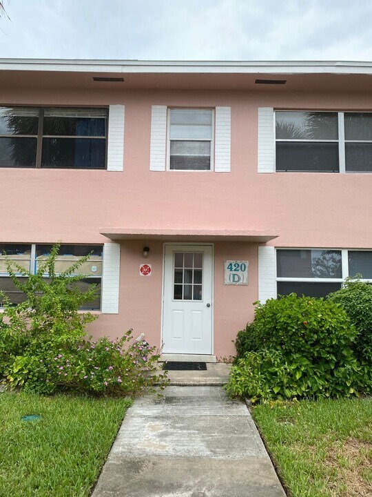 420 Monroe Ave in Cape Canaveral, FL - Building Photo