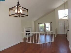 2190 Canyon Crest Ave in San Ramon, CA - Building Photo - Building Photo
