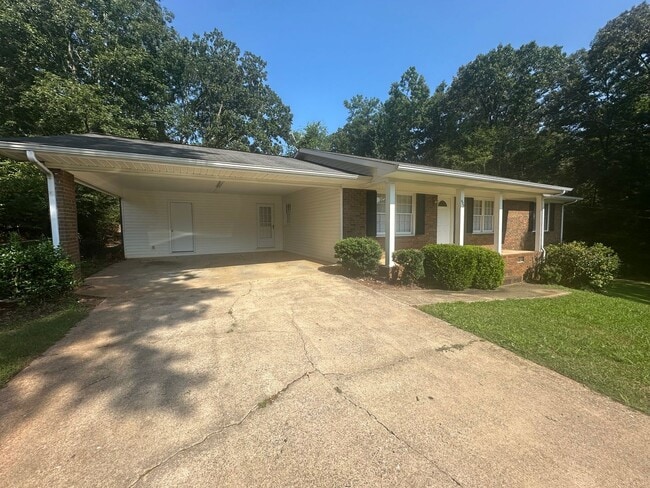 927 Pinecliff Dr in Oxford, AL - Building Photo - Building Photo