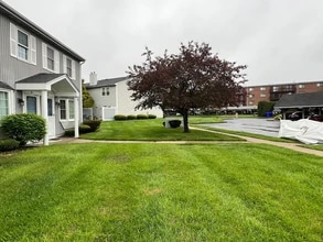 47 Joiners Rd, Unit 47 in Rocky Hill, CT - Foto de edificio - Building Photo