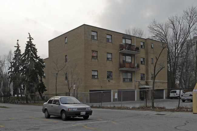 2353 Hurontario St in Mississauga, ON - Building Photo - Building Photo