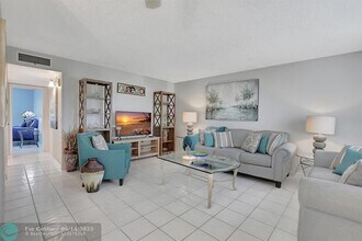 204 Burgundy E in Delray Beach, FL - Building Photo - Building Photo