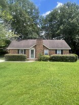 213 Wychwood Rd in Irmo, SC - Building Photo