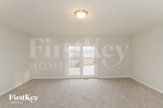 181 S Pinecrest Rd in Bolingbrook, IL - Foto de edificio - Building Photo