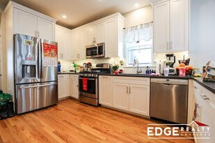 87 High St, Unit 1 in Waltham, MA - Building Photo