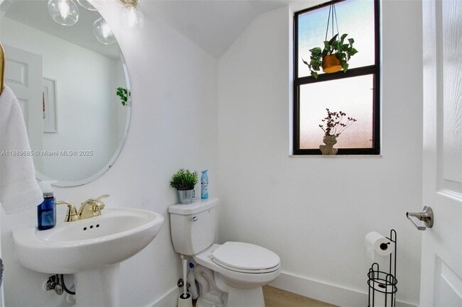 21016 NE 2nd Ct in North Miami Beach, FL - Building Photo - Building Photo