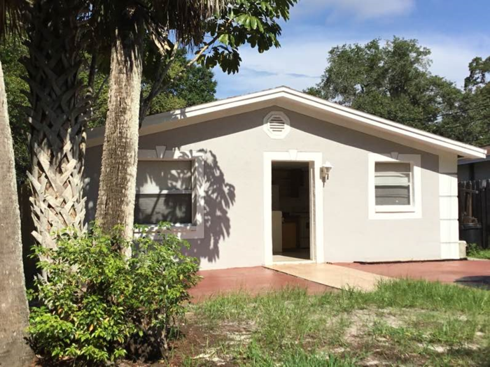 802 Lincoln Ave in Tarpon Springs, FL - Building Photo