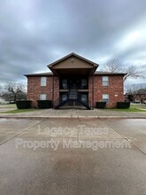1108 Williams Ave in Cleburne, TX - Building Photo - Building Photo