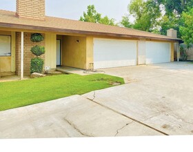 1300 McDonald Way in Bakersfield, CA - Building Photo - Building Photo