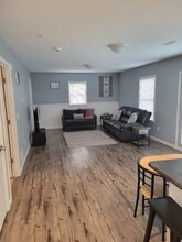 5317 W Cloverdale Rd in Delton, MI - Building Photo - Building Photo