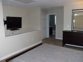 50 Pierce St, Unit Old Mill Unit 27 in Plainville, CT - Building Photo - Building Photo