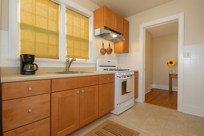 236 Delmont Ave, Unit 1st Floor