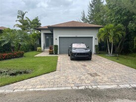 3128 Woodside Ave in Naples, FL - Building Photo