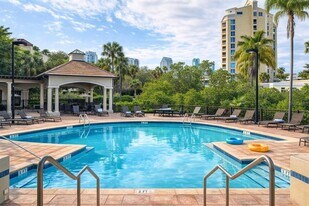 617 Island Pl Wy in Tampa, FL - Building Photo