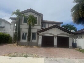 8821 NW 179 Ln in Hialeah, FL - Building Photo