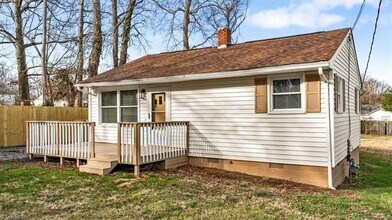 1101 Hickory Ave in Greensboro, NC - Foto de edificio - Building Photo