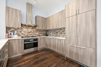 367 W Locust St in Chicago, IL - Foto de edificio - Building Photo