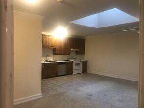 133 S Hill St in Griffin, GA - Building Photo - Building Photo
