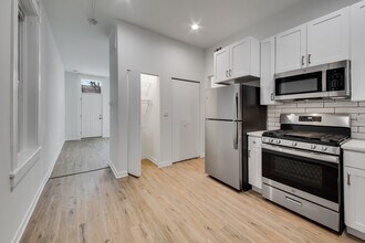 2029 N Damen Ave, Unit 3FF in Chicago, IL - Building Photo - Building Photo