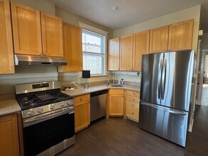 1466 W Summerdale Ave, Unit 2 in Chicago, IL - Building Photo - Building Photo