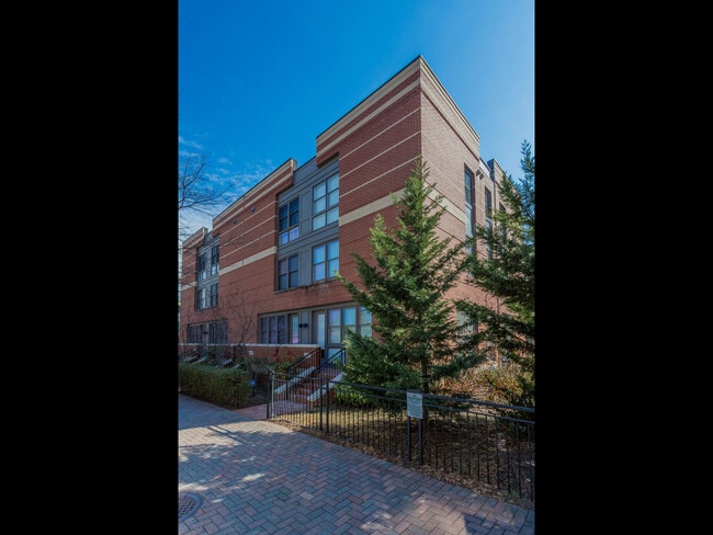 property at 1852 Clarendon Blvd