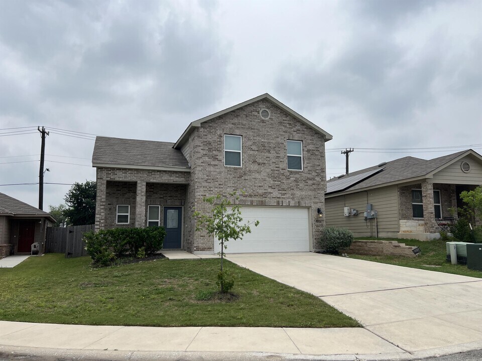 9006 Halbert Falls in San Antonio, TX - Building Photo
