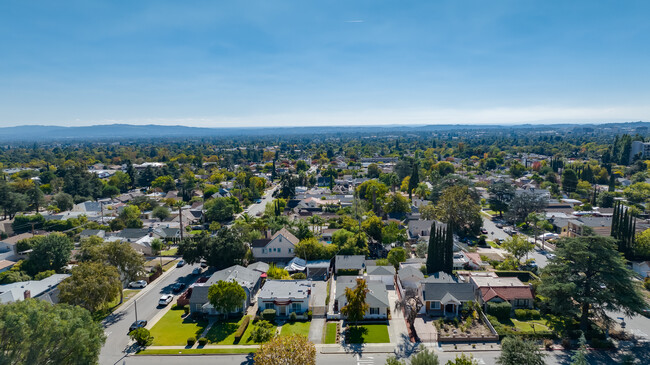 1744 E Elizabeth St in Pasadena, CA - Building Photo - Building Photo