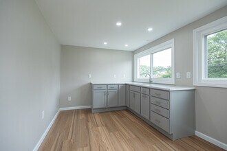 734 Millers Run Rd in Mcdonald, PA - Building Photo - Building Photo