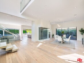 619 S Orange Dr in Los Angeles, CA - Building Photo - Building Photo