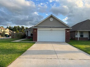 9200 NW 71st St in Yukon, OK - Building Photo - Building Photo