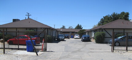 12222 Kiowa Rd in Apple Valley, CA - Building Photo - Building Photo