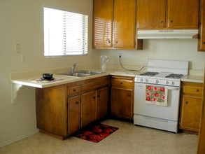 Tustin Southern Apartments in Tustin, CA - Building Photo - Interior Photo