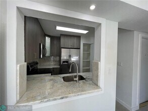 6485 W 27th Ave-Unit -11-42 in Hialeah, FL - Building Photo - Building Photo